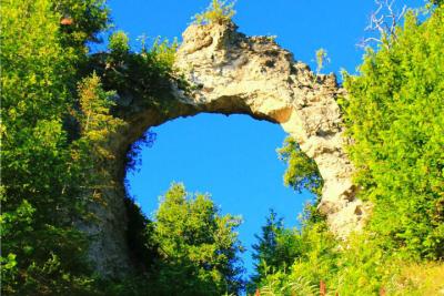 Natural stone arch